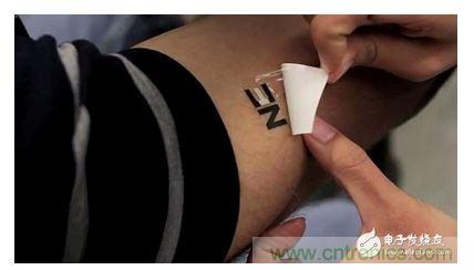  像貼紙一樣，汗水發(fā)電